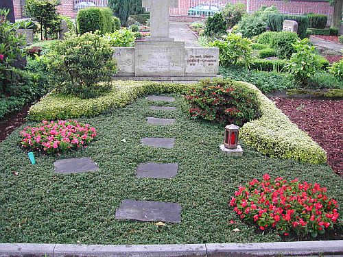 Friedhofsgärtnerei Winfried Paus Weidkamp 66 45355 EssenBorbeck